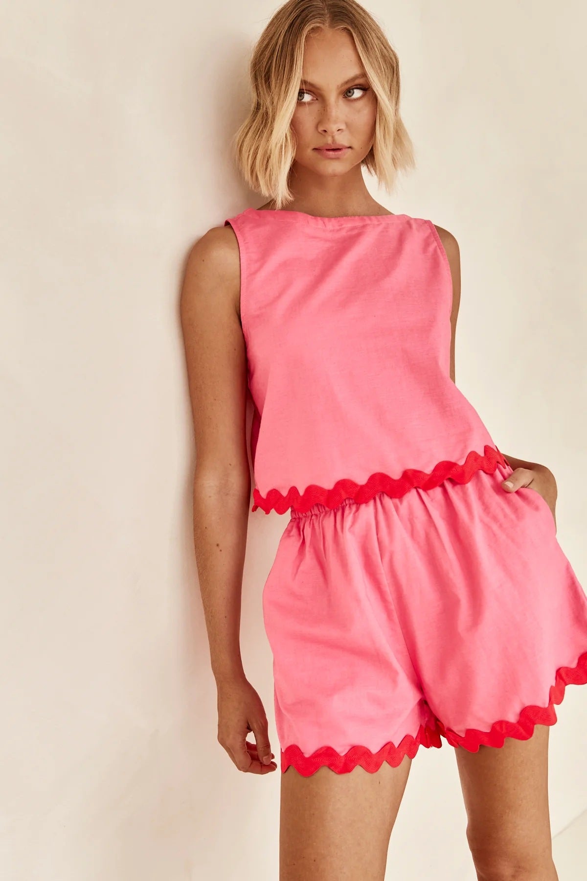 Comfort And Casual Solid Color Sleeveless Shorts Suit